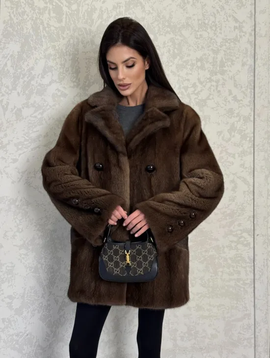 Шикарный норковый жакет с английским воротником и накладными карманами в цвете соболь