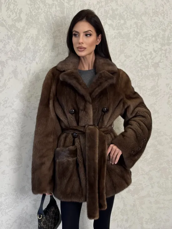 Шикарный норковый жакет с английским воротником и накладными карманами в цвете соболь
