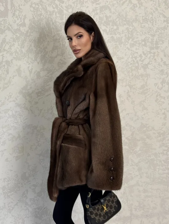 Шикарный норковый жакет с английским воротником и накладными карманами в цвете соболь