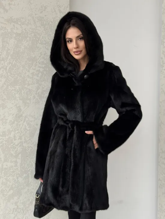 Норковая шуба с капюшоном и меховым поясом в цвете Black