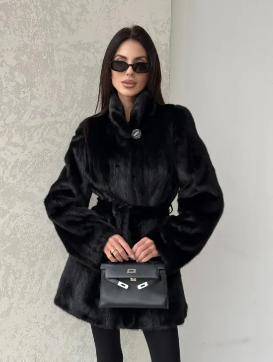 Норковый полушубок с воротником стойка и меховым поясом