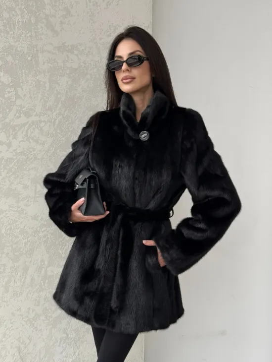 Норковый полушубок с воротником стойка и меховым поясом