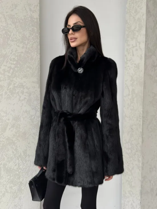 Норковый полушубок с воротником стойка и меховым поясом