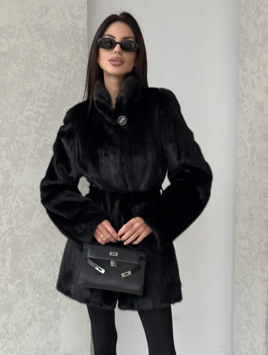 Норковый полушубок с воротником стойка и меховым поясом