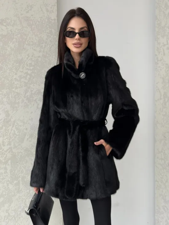 Норковый полушубок с воротником стойка и меховым поясом