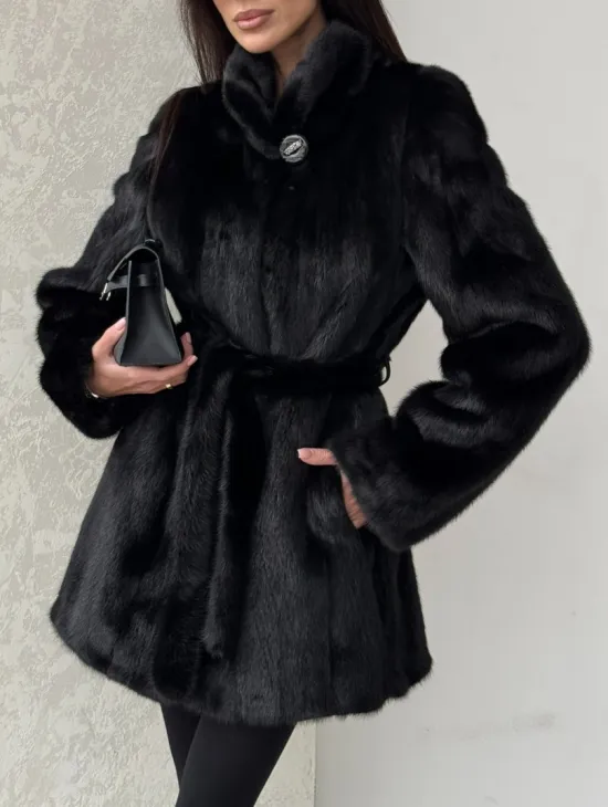 Норковый полушубок с воротником стойка и меховым поясом
