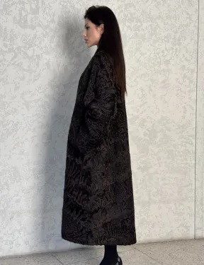 Шуба длинная из меха каракуля в коричневом цвете