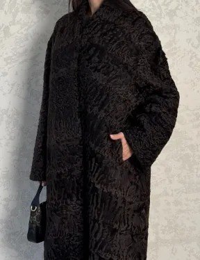 Шуба длинная из меха каракуля в коричневом цвете