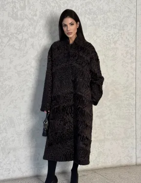 Шуба длинная из меха каракуля в коричневом цвете