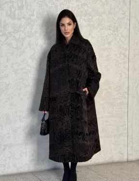 Шуба длинная из меха каракуля в коричневом цвете