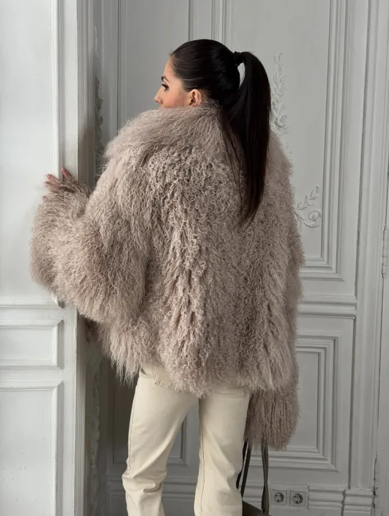 Шуба из меха ламы «Пломбир» с английским воротником