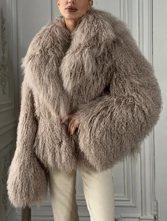 Шуба из меха ламы «Пломбир» с английским воротником