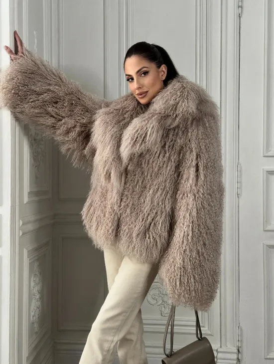 Шуба из меха ламы «Пломбир» с английским воротником
