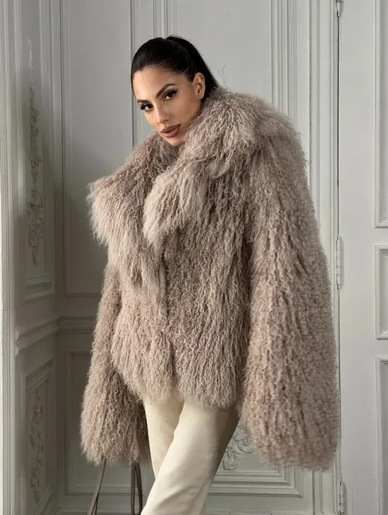 Шуба из меха ламы «Пломбир» с английским воротником