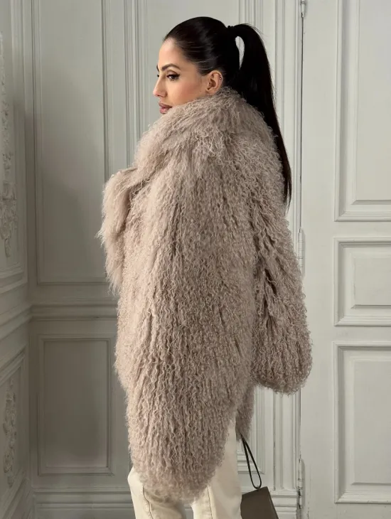 Шуба из меха ламы «Пломбир» с английским воротником