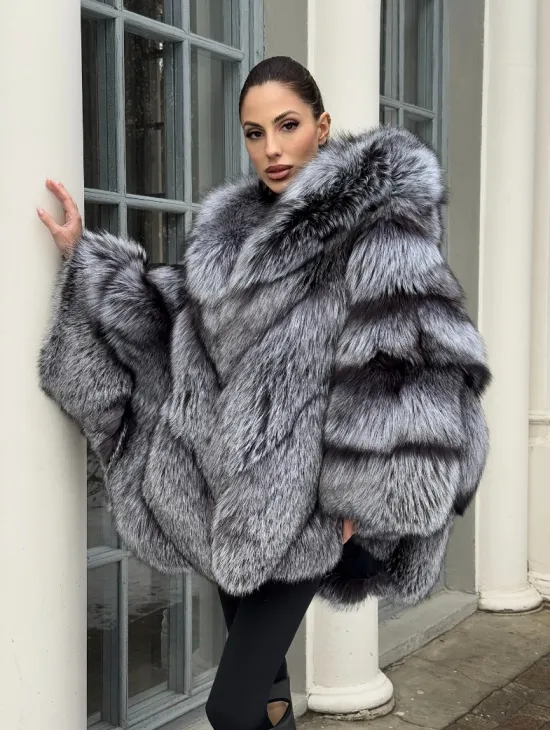 Шуба - пончо из чернобурки с капюшоном