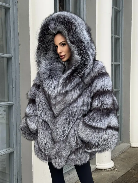 Шуба - пончо из чернобурки с капюшоном