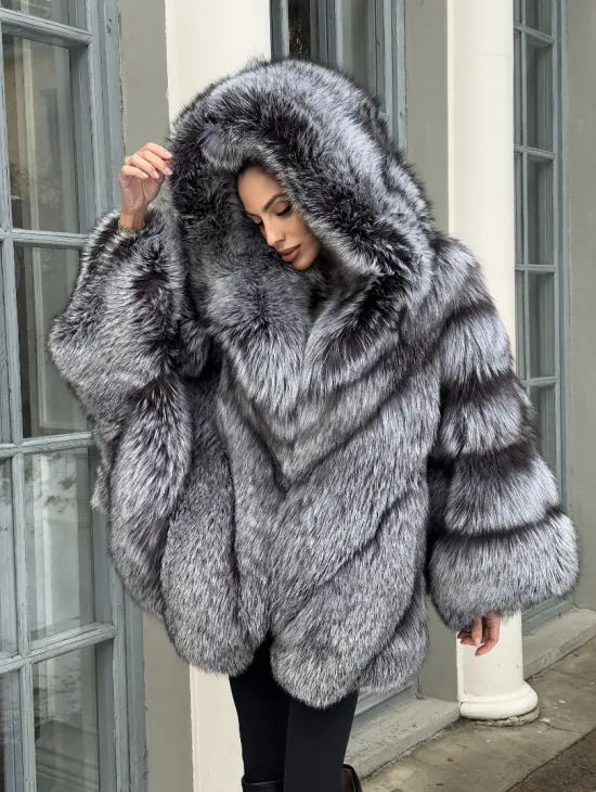 Шуба - пончо из чернобурки с капюшоном