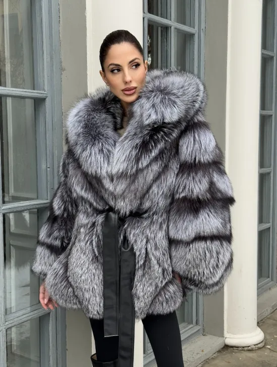Шуба - пончо из чернобурки с капюшоном