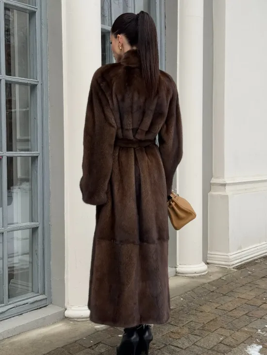 Цельнокроенная норковая шуба из североамериканской норки соболиного оттенка