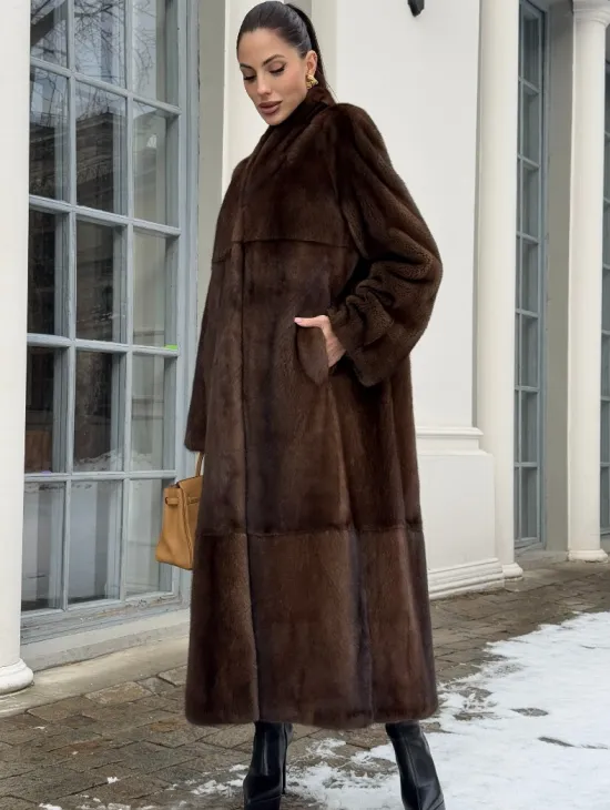 Цельнокроенная норковая шуба из североамериканской норки соболиного оттенка