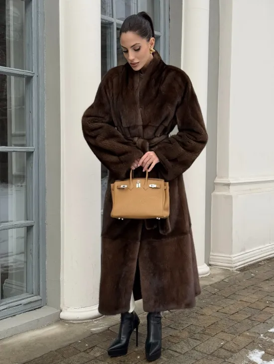 Цельнокроенная норковая шуба из североамериканской норки соболиного оттенка