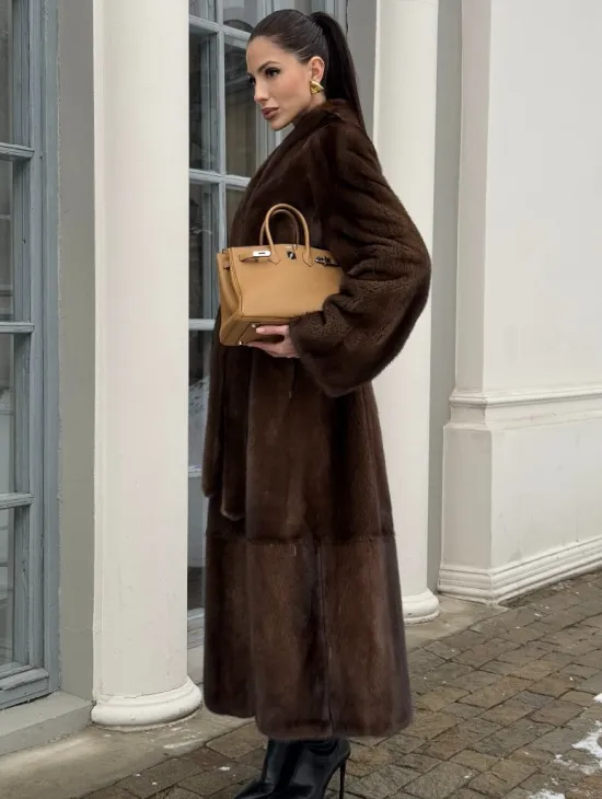Цельнокроенная норковая шуба из североамериканской норки соболиного оттенка