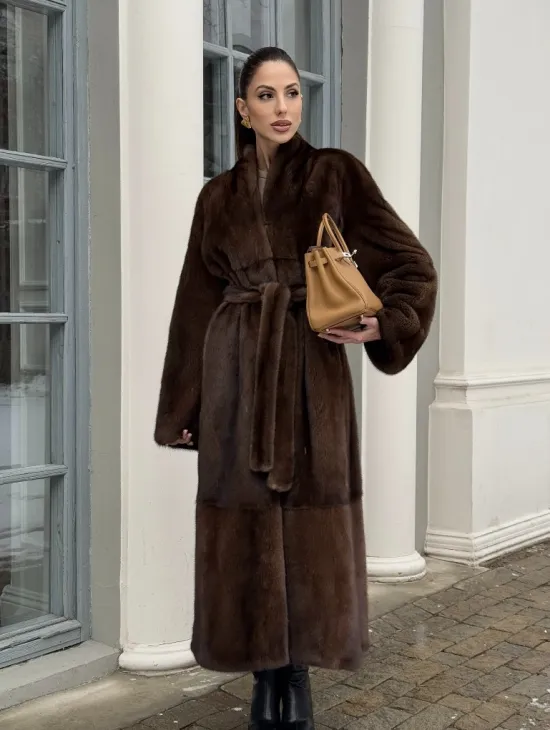 Цельнокроенная норковая шуба из североамериканской норки соболиного оттенка