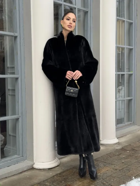 Цельнокроенная норковая шуба из аукционной норки Blackglama