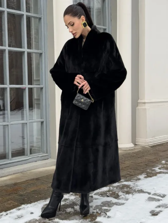 Цельнокроенная норковая шуба из аукционной норки Blackglama