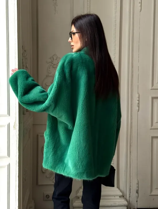 Изумрудный норковый полушубок с V-образным воротником