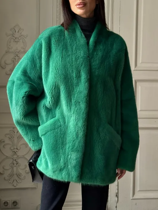 Изумрудный норковый полушубок с V-образным воротником