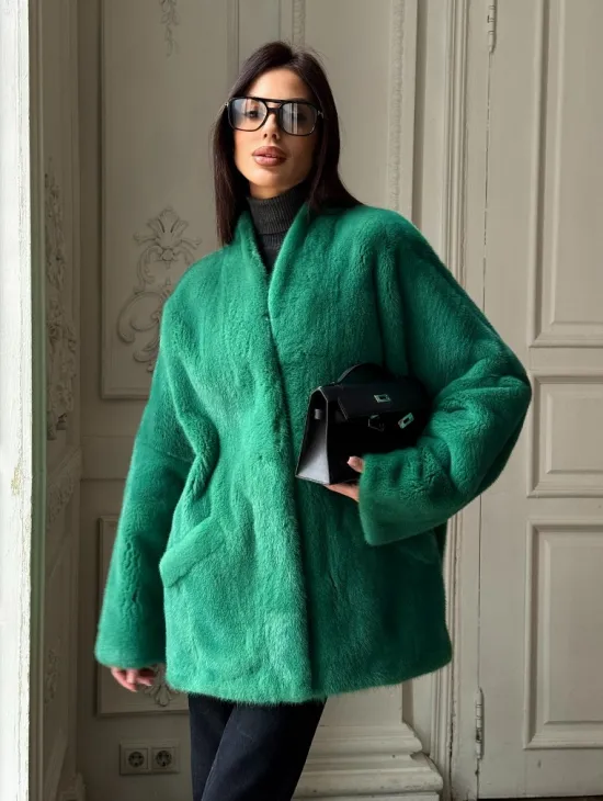 Изумрудный норковый полушубок с V-образным воротником