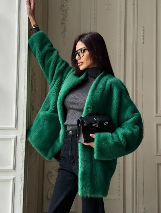 Изумрудный норковый полушубок с V-образным воротником