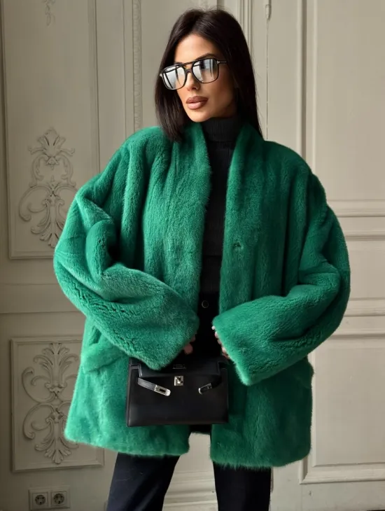 Изумрудный норковый полушубок с V-образным воротником