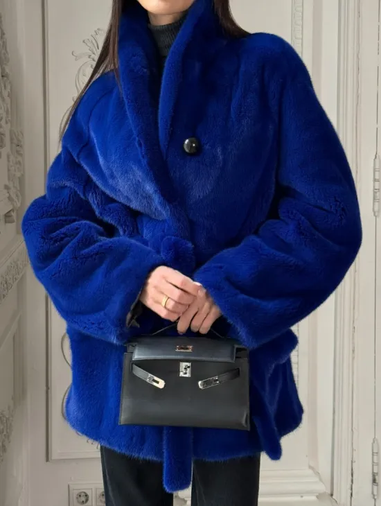 Полушубок из меха премиальной плюшевой норки Electric Blue