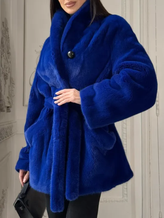 Полушубок из меха премиальной плюшевой норки Electric Blue