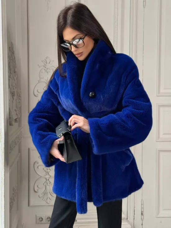 Полушубок из меха премиальной плюшевой норки Electric Blue
