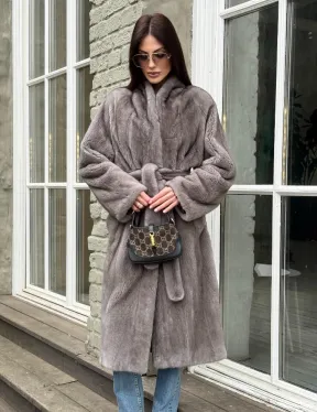Шуба из скандинавской норки «Грей»  с V-образным воротником и внутренней резинкой на талии