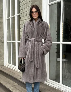 Шуба из скандинавской норки «Грей»  с V-образным воротником и внутренней резинкой на талии