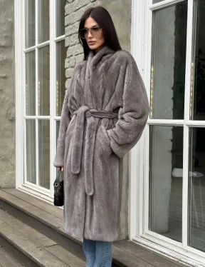 Шуба из скандинавской норки «Грей»  с V-образным воротником и внутренней резинкой на талии