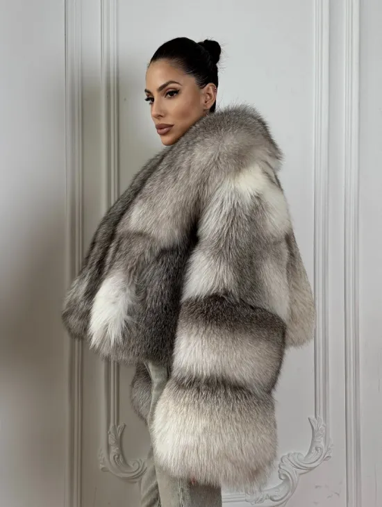 Женская короткая меховая куртка - шуба из натурального лисьего меха