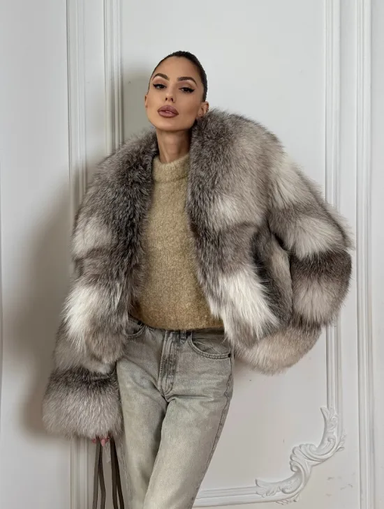 Женская короткая меховая куртка - шуба из натурального лисьего меха