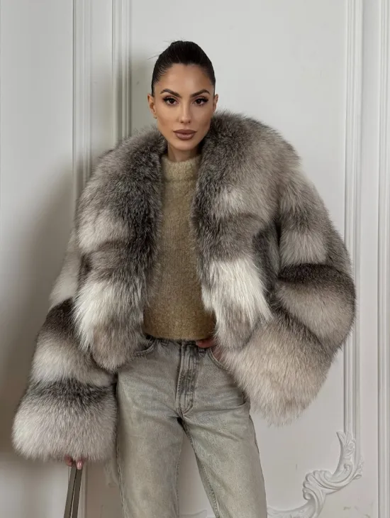 Женская короткая меховая куртка - шуба из натурального лисьего меха