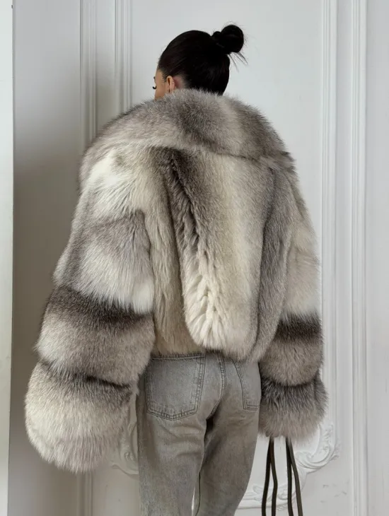 Женская короткая меховая куртка - шуба из натурального лисьего меха