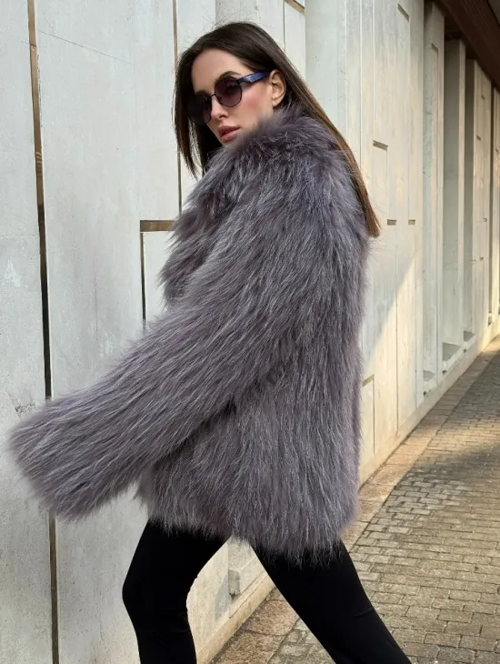 Шуба из меха енота с английским воротником цвет - лаванда