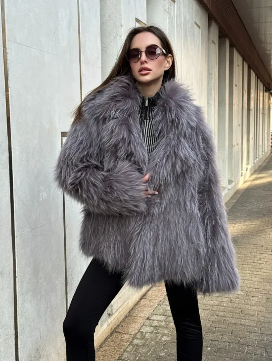 Шуба из меха енота с английским воротником цвет - лаванда