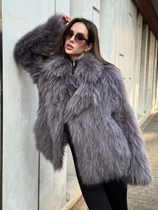 Шуба из меха енота с английским воротником цвет - лаванда