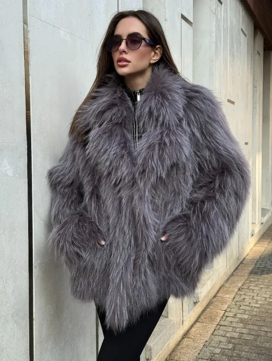 Шуба из меха енота с английским воротником цвет - лаванда