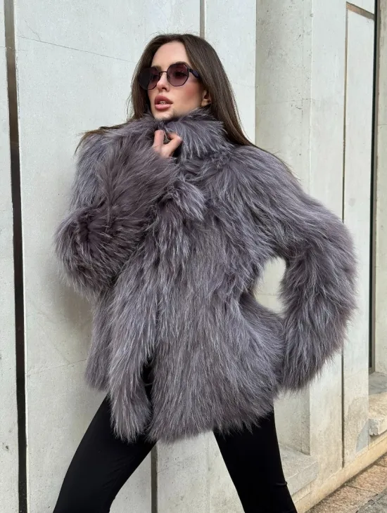 Шуба из меха енота с английским воротником цвет - лаванда